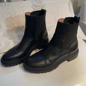 Women’s Madewell leather boots. Only worn twice.